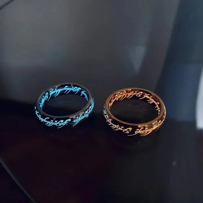 Anello fosforescente con incisione runica fantasy ipoallergenico senza nichel che assorbe la luce
