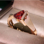 Anello vintage con pietre rosse e zirconi per donna