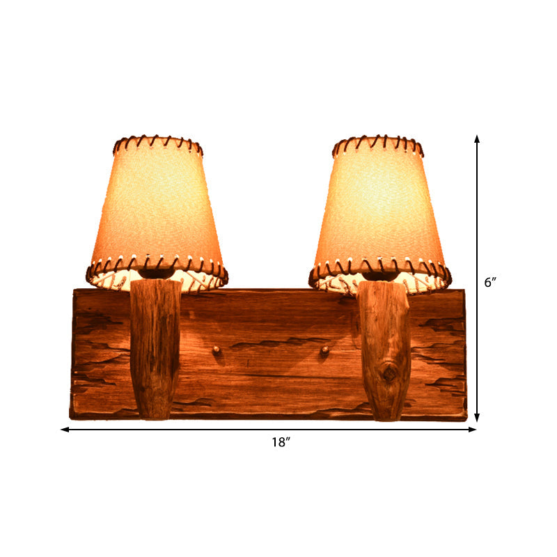 Applique da parete in legno e tessuto con paralume conico stile industriale