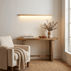 Applique lineare in legno con luce sottile