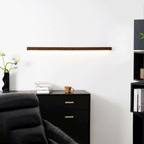 Applique lineare in legno con luce sottile