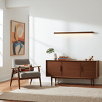 Applique lineare in legno con luce sottile