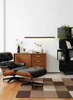 Applique lineare in legno con luce sottile