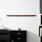 Applique lineare in legno con luce sottile