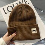 Berretto a maglia morbido con patch smile