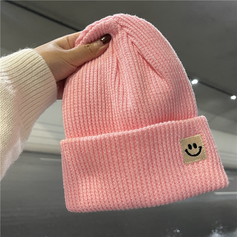 Berretto a maglia morbido con patch smile