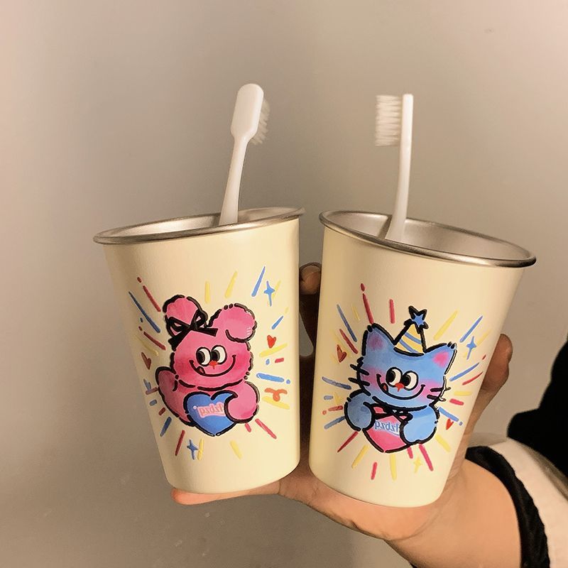 Bicchiere creativo con simpatico gatto