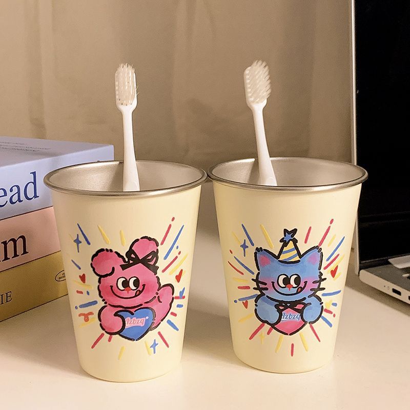 Bicchiere creativo con simpatico gatto