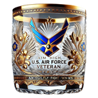 Elegante bicchiere da whisky con emblema militare e accenti dorati