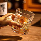 Bicchiere tumbler per whiskey in vetro con motivo vintage a rilievo