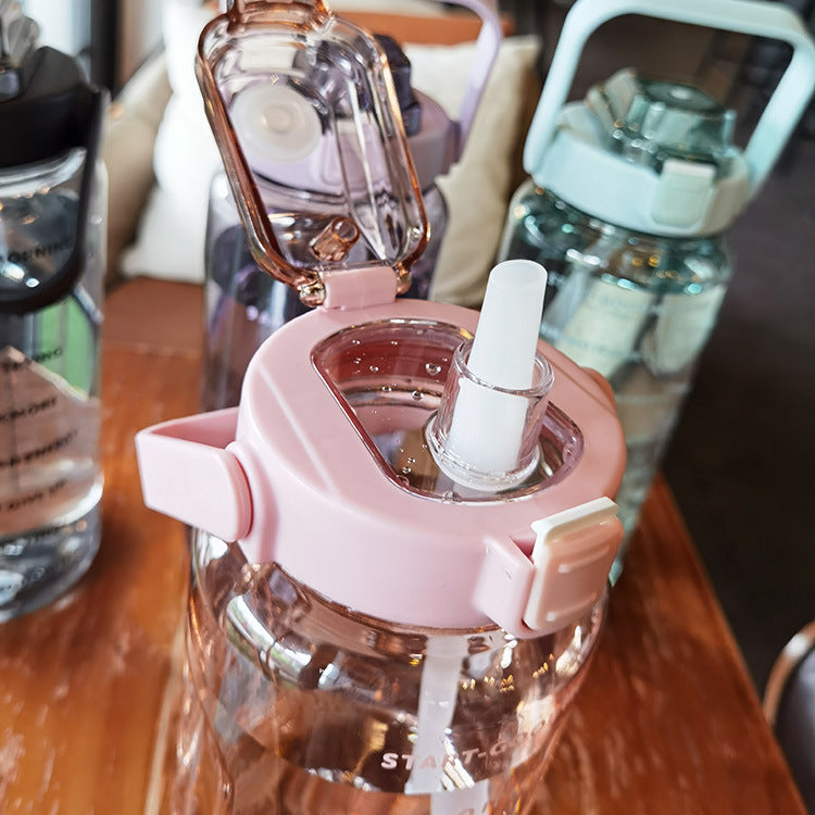 Borraccia in plastica da 2 litri per idratazione quotidiana