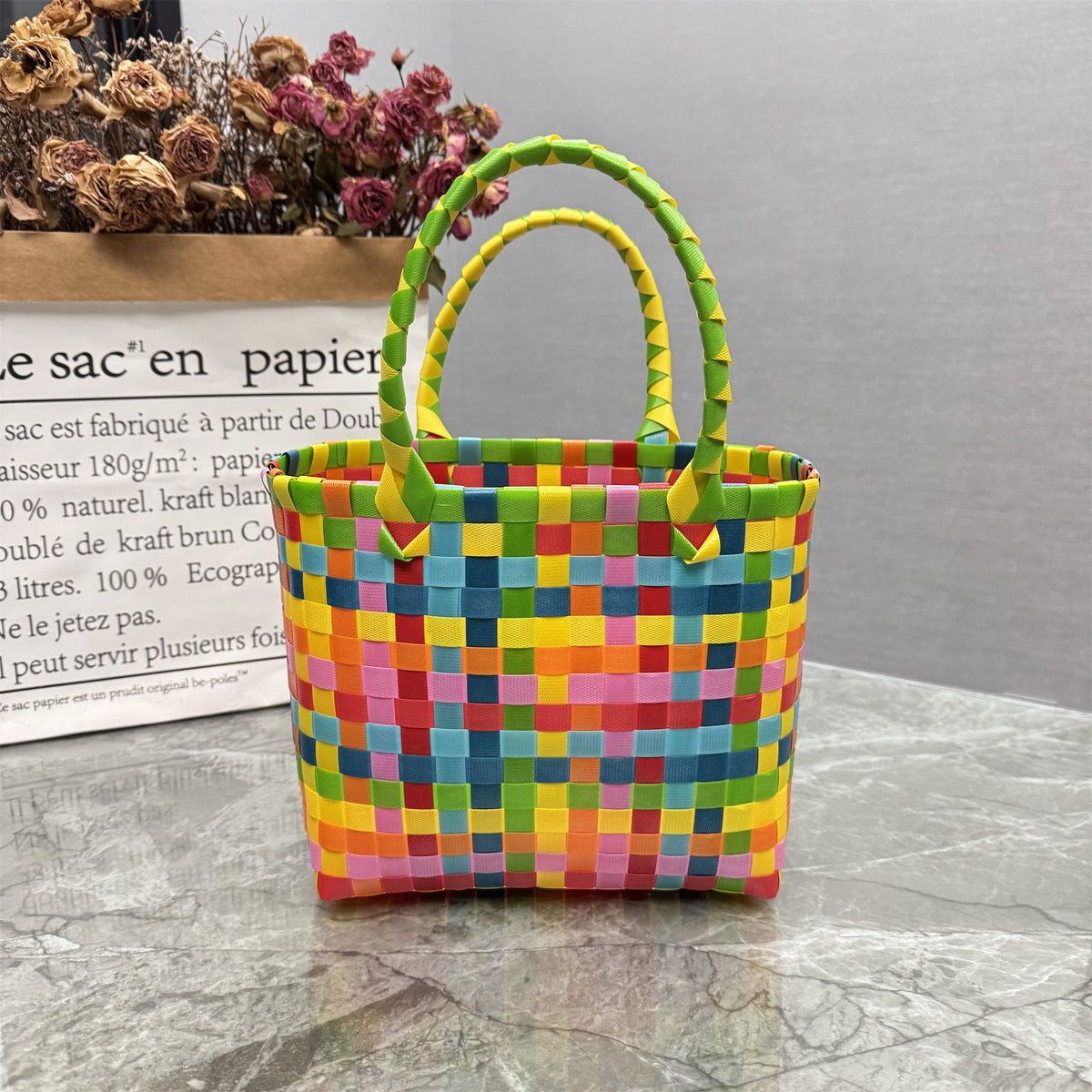 Borsa a mano giocosa con fiore e fiocco