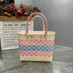 Borsa a mano giocosa con fiore e fiocco