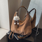 Borsa a spalla slouchy in morbida pelle scamosciata
