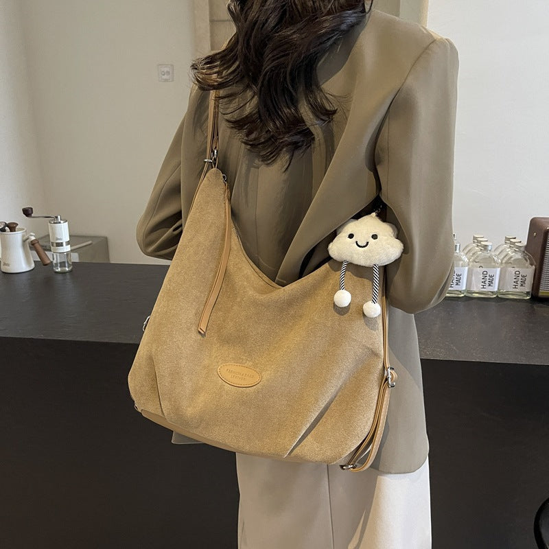 Borsa a spalla slouchy in morbida pelle scamosciata