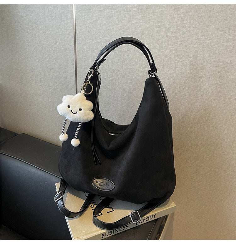 Borsa a spalla slouchy in morbida pelle scamosciata
