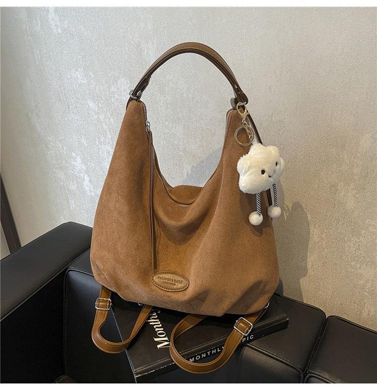 Borsa a spalla slouchy in morbida pelle scamosciata