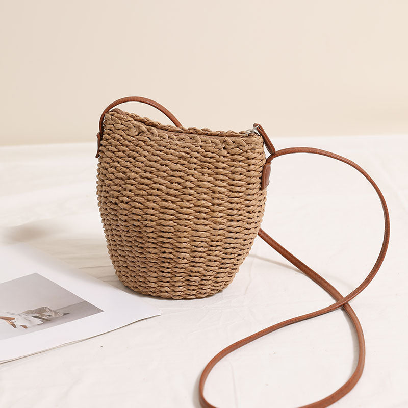 Borsa a tracolla artigianale in materiale naturale