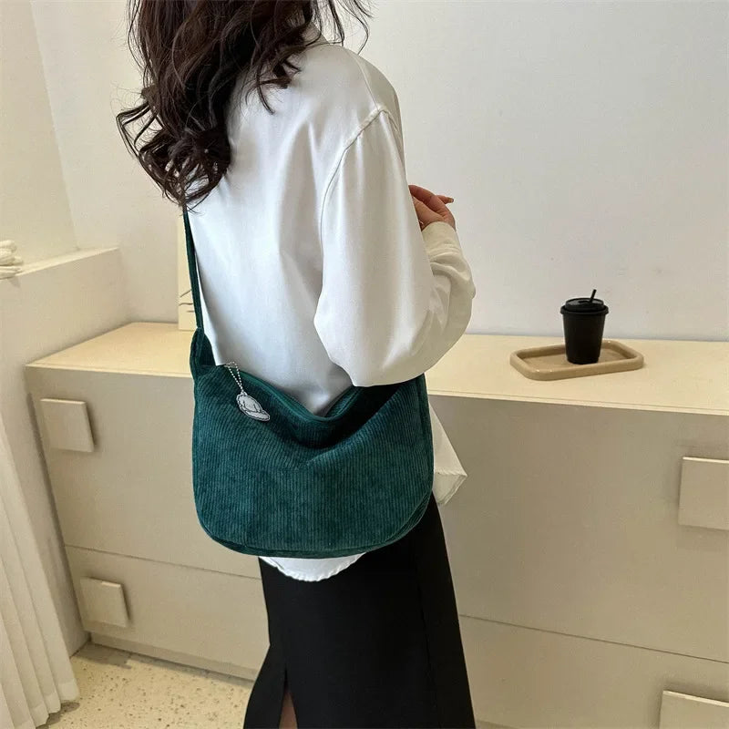 Borsa a tracolla in velluto a coste per donna