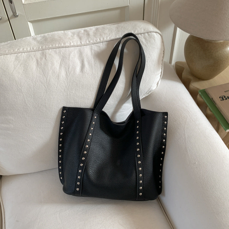 Borsa tote in pelle con borchie