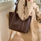 Borsa tote in pelle con borchie