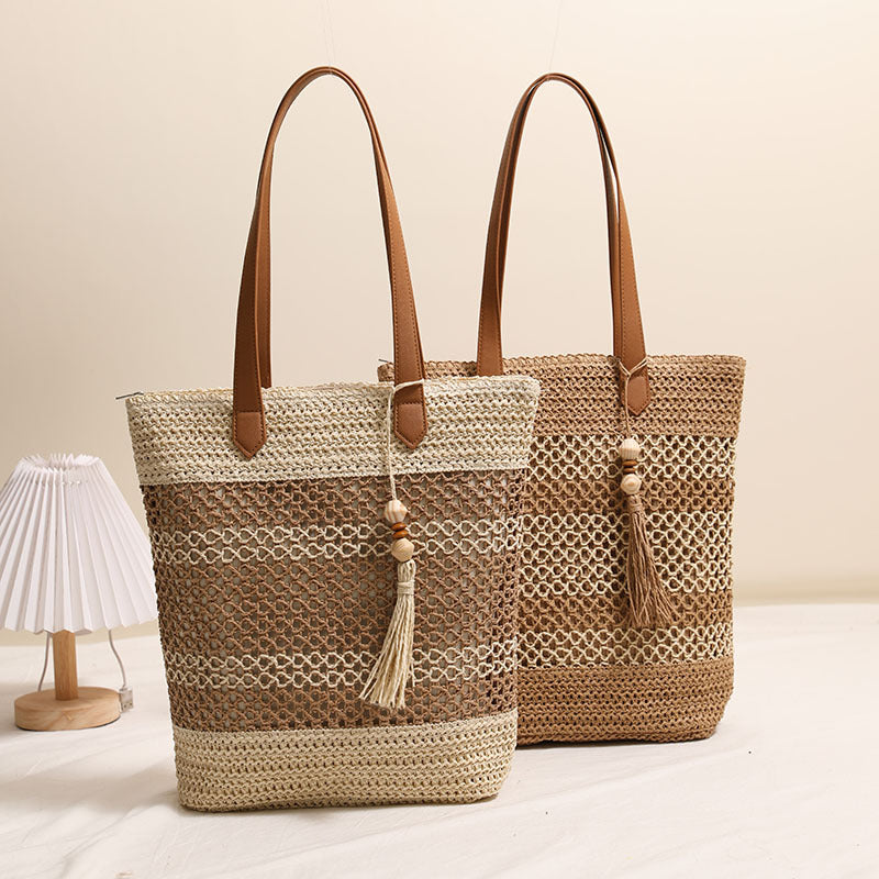 Borsa tote intrecciata in materiali naturali