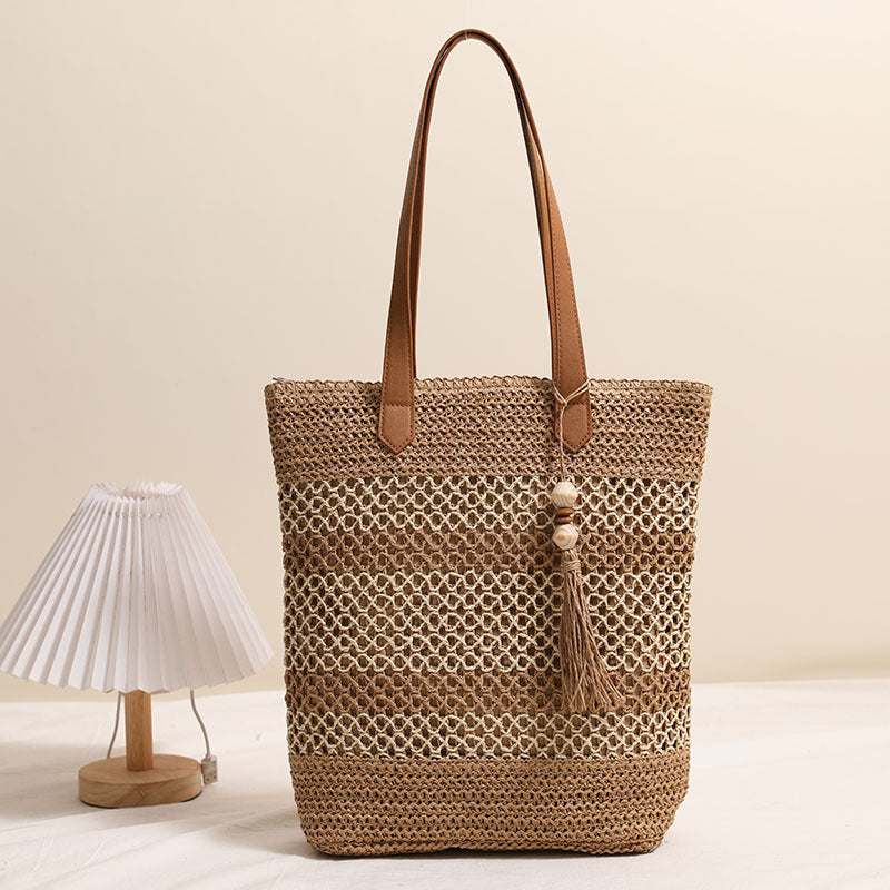 Borsa tote intrecciata in materiali naturali