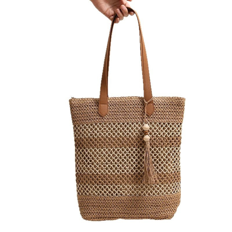 Borsa tote intrecciata in materiali naturali