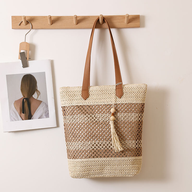 Borsa tote intrecciata in materiali naturali