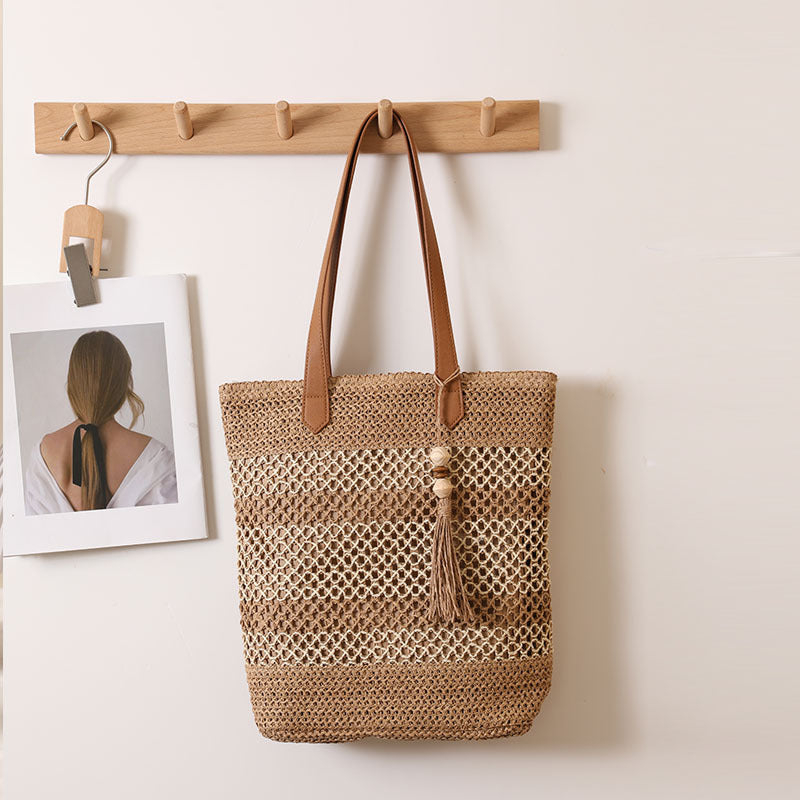 Borsa tote intrecciata in materiali naturali