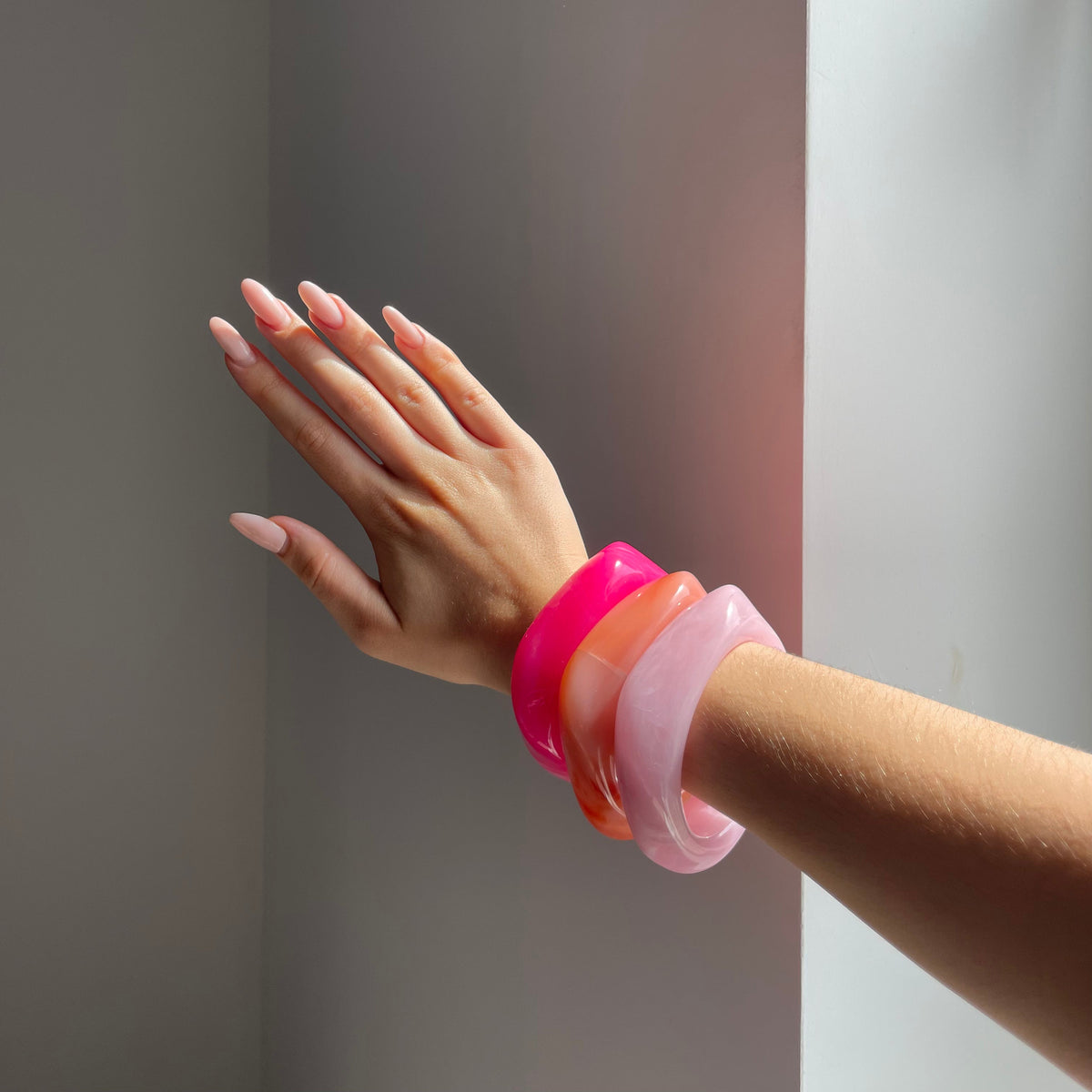 Bracciale dorato arancione – Un tocco di stile per look moderni