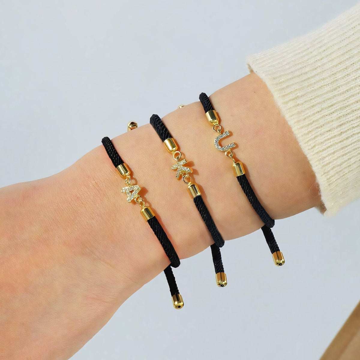 Bracciale regolabile con iniziale personalizzata
