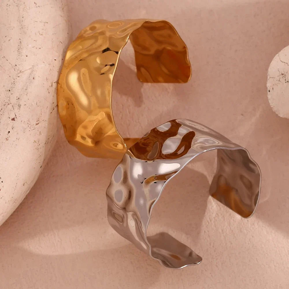 Bracciale rigido martellato placcato oro 18k