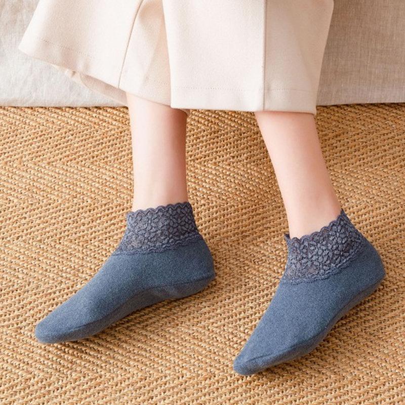 Calzini caldi con pizzo elegante