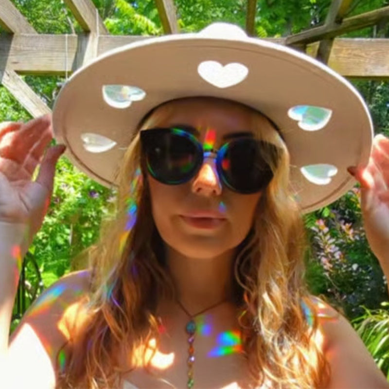 Cappello cowgirl in paglia con prismi arcobaleno