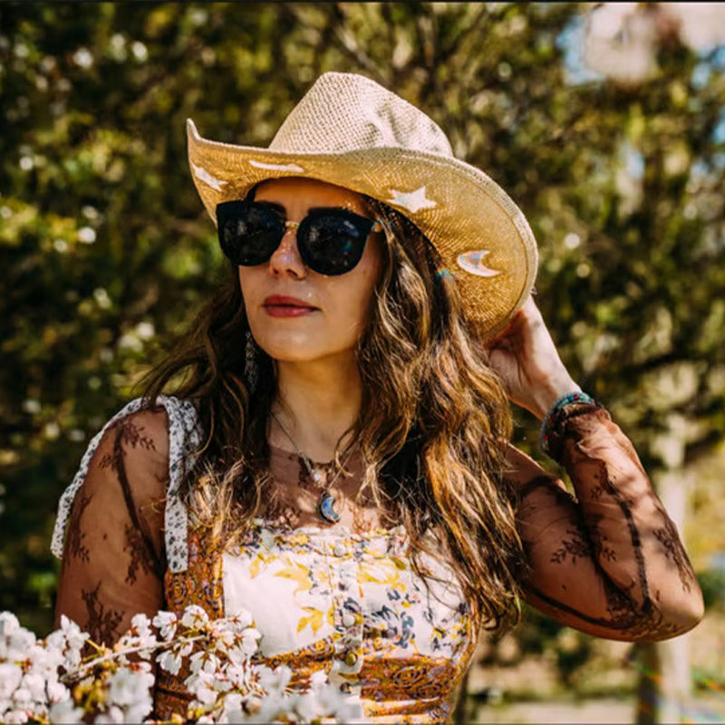 Cappello cowgirl in paglia con prismi arcobaleno