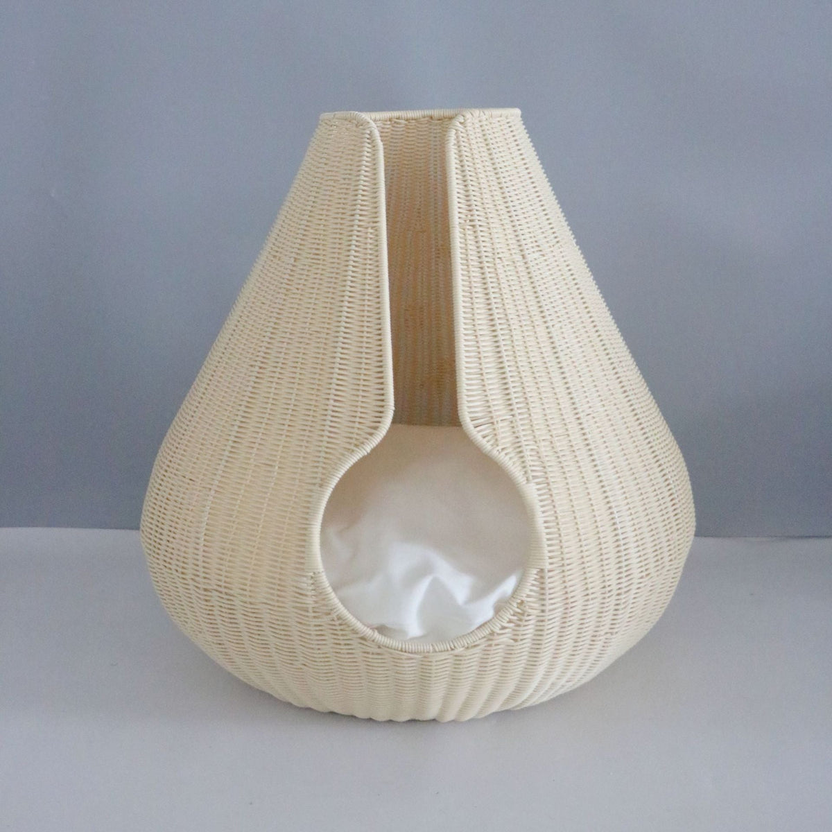 Cesto portaoggetti in rattan dal design elegante