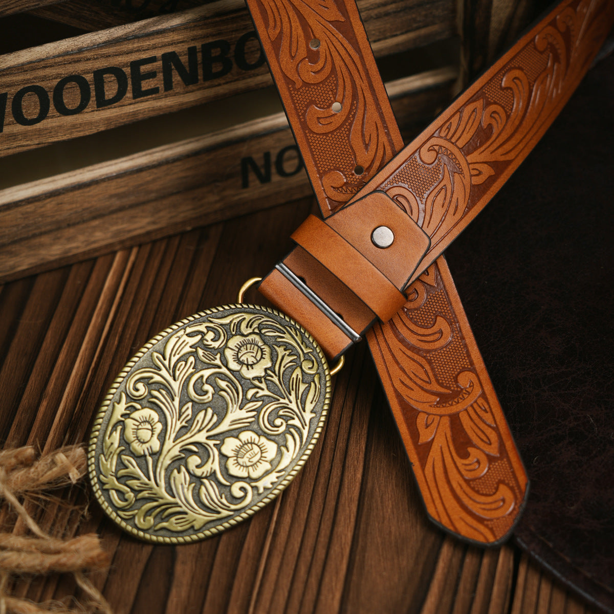Cintura da uomo stile western in pelle vegana con fibbia in metallo