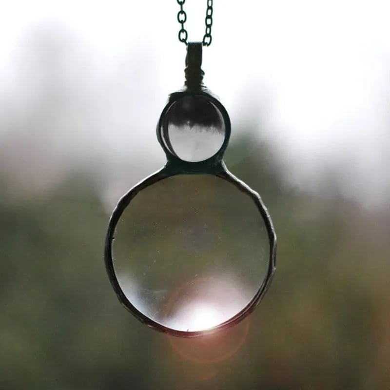 Collana con ciondolo lente d'ingrandimento