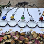 Collana con ciondolo lente d'ingrandimento