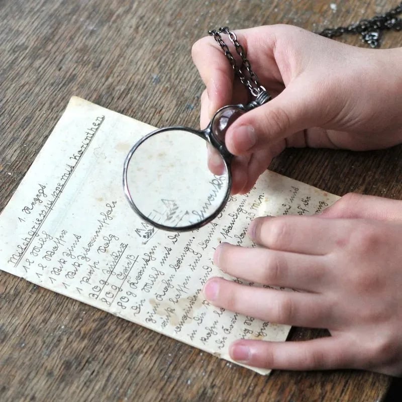 Collana con ciondolo lente d'ingrandimento