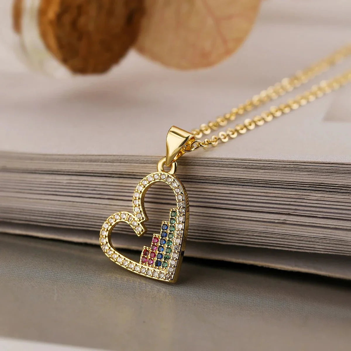 Collana con cuore riempito di diamanti