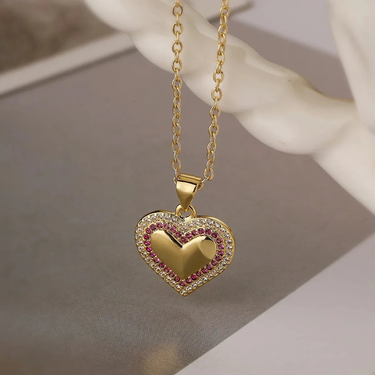 Collana con cuore riempito di diamanti