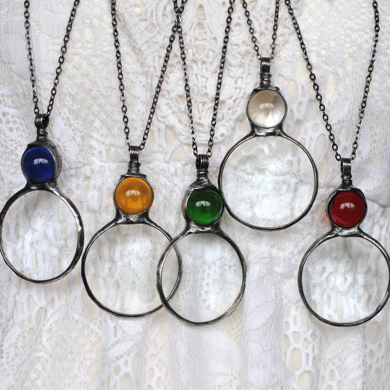 Collana elegante con ciondolo lente d'ingrandimento