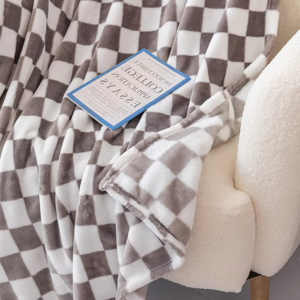 Coperta a quadri morbida e moderna per casa