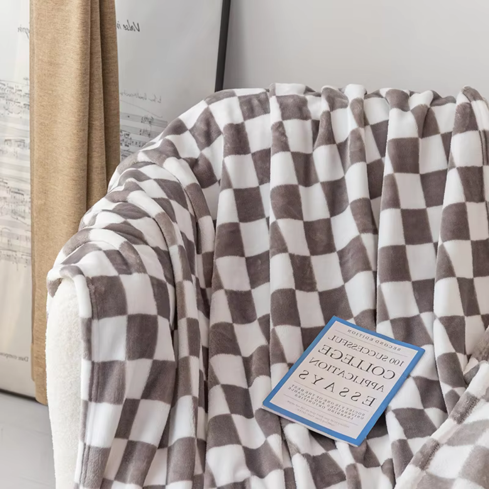 Coperta a quadri morbida e moderna per casa