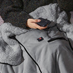 Coperta riscaldata da donna