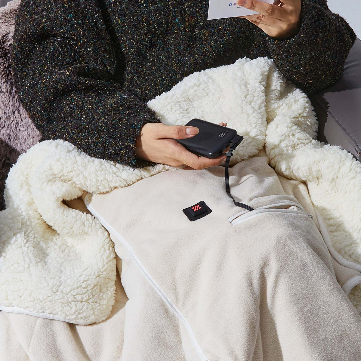 Coperta riscaldata da donna