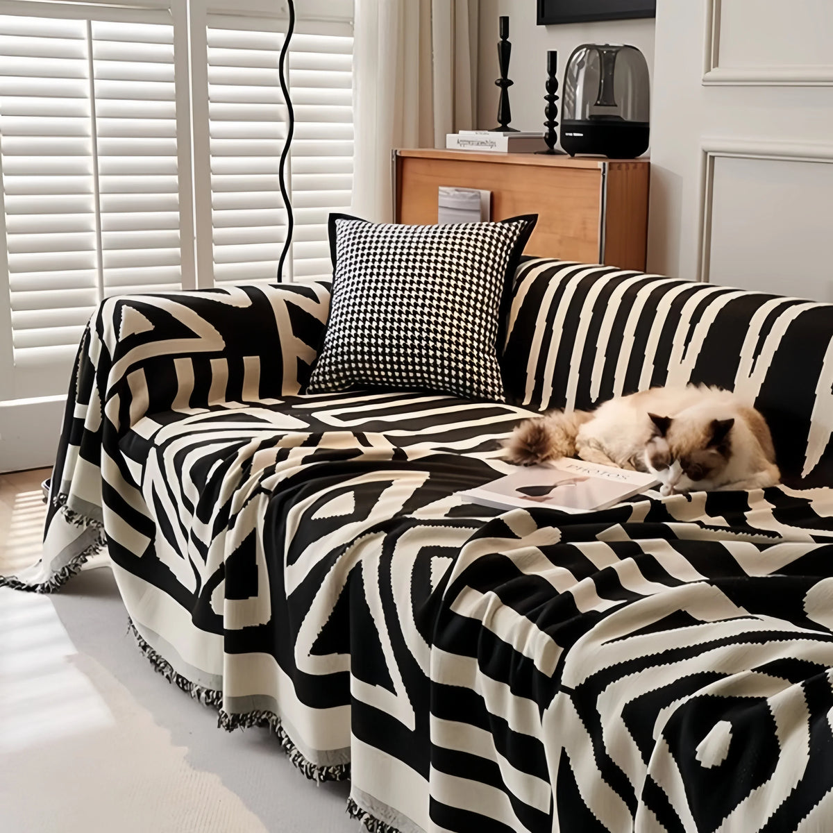 Copridivano con nappine decorative