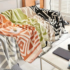 Copridivano con nappine decorative